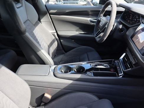 Used 2023 Audi e-tron GT Premium Plus image 13