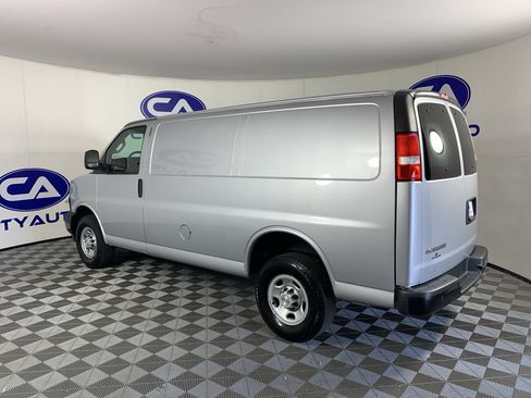 Used 2024 Chevrolet Express 2500 w/ Driver Convenience Package RWD image 5