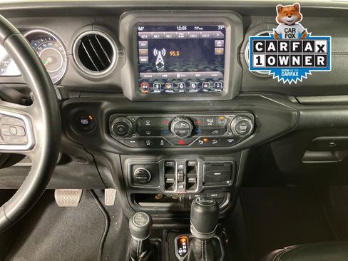 Used 2018 Jeep Wrangler Unlimited Sahara image 30