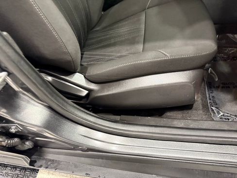 Used 2018 Ford Focus SE w/ SE Appearance Package image 19