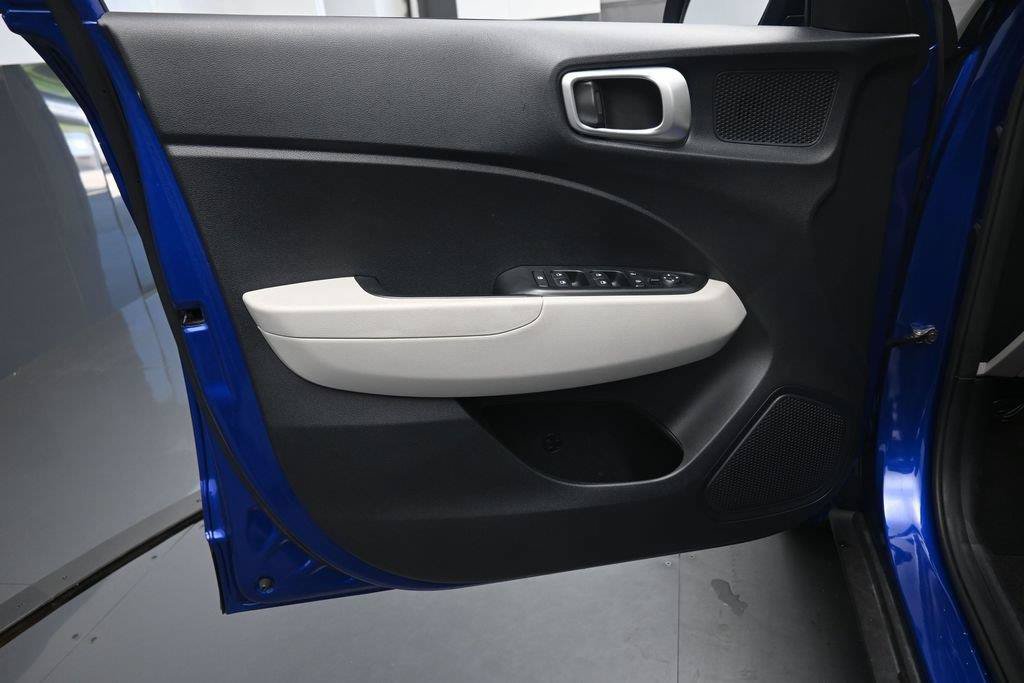 Used 2023 Hyundai Venue SEL FWD image 20