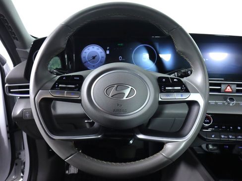 Used 2025 Hyundai Elantra SEL FWD image 11