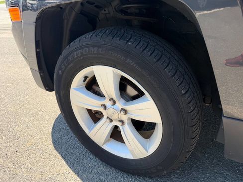 Used 2014 Jeep Patriot Latitude AWD/4WD image 32