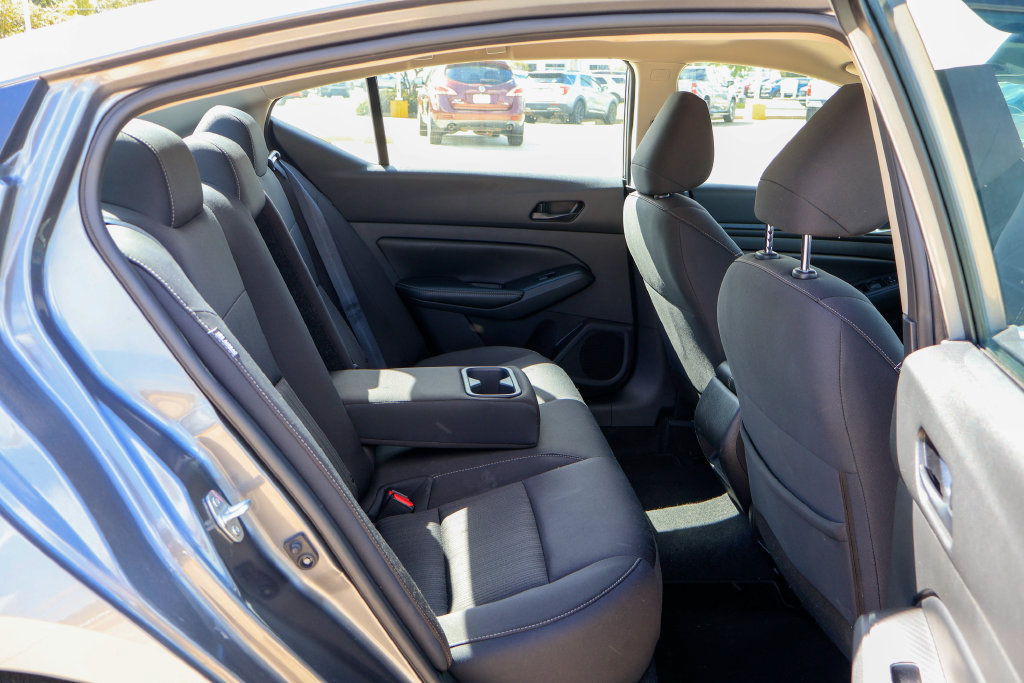 Used 2024 Nissan Altima 2.5 SV FWD image 10