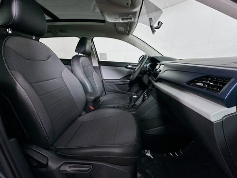 Used 2022 Volkswagen Taos SE w/ Panoramic Sunroof Package image 8