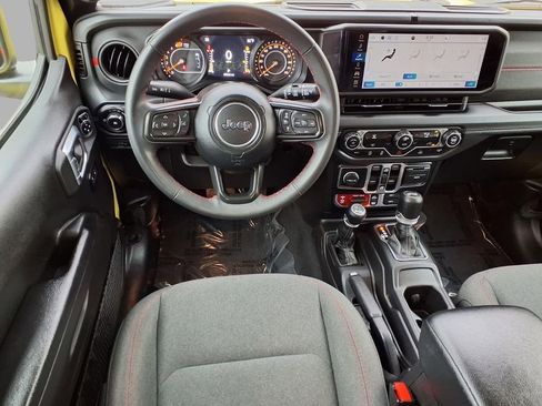 Used 2024 Jeep Wrangler Unlimited Rubicon AWD/4WD image 4