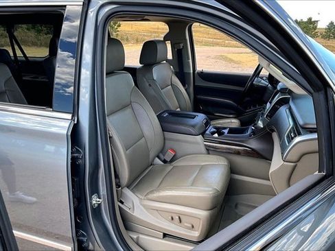 Used 2020 Chevrolet Suburban LT AWD/4WD image 30