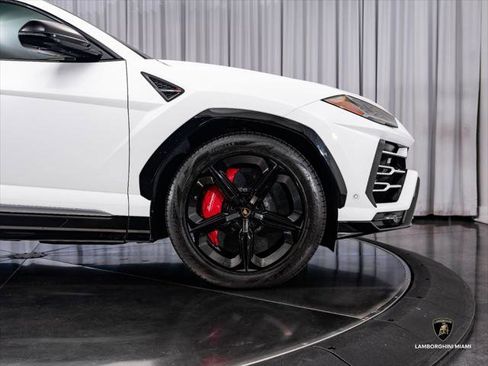 Used 2019 Lamborghini Urus AWD/4WD image 15