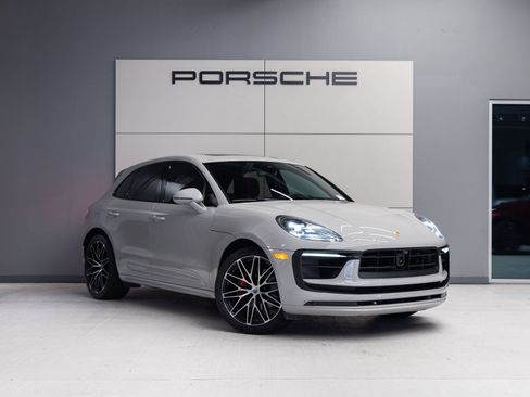 Certified 2023 Porsche Macan S AWD/4WD image 9