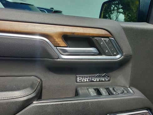 Used 2023 Chevrolet Silverado 1500 High Country w/ Technology Package image 18