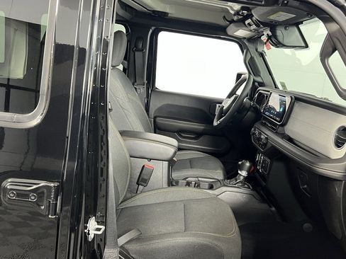 Certified 2025 Jeep Wrangler Sahara image 29