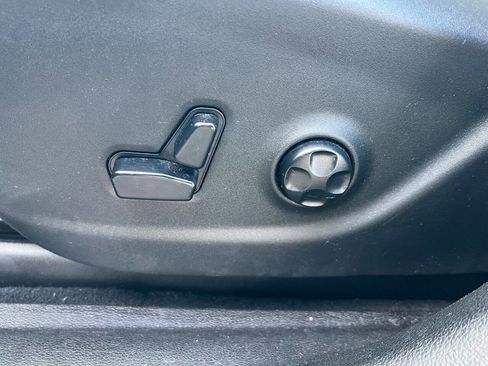 Used 2019 Jeep Cherokee Limited image 25