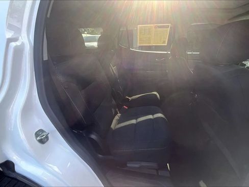 Used 2022 GMC Acadia SLE w/ Driver Convenience Package FWD image 29