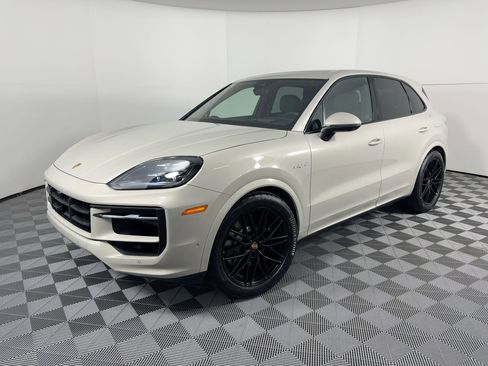 Used 2026 Porsche Cayenne E-Hybrid image 1