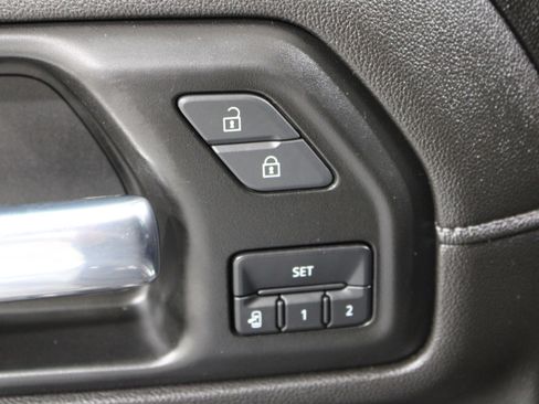 Used 2022 Chevrolet Silverado 2500 LTZ w/ LTZ Convenience Package AWD/4WD image 8