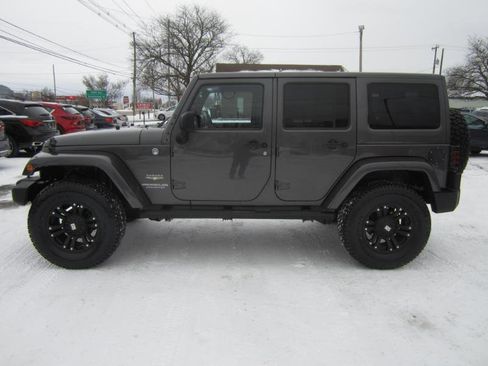 Used 2014 Jeep Wrangler Unlimited Sahara w/ Dual Top Group image 5