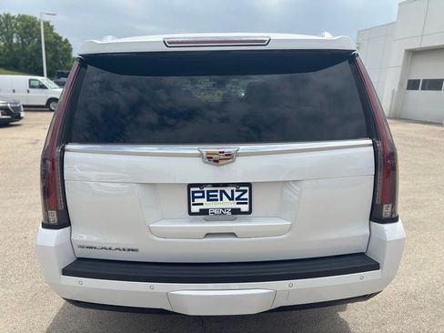 Used 2020 Cadillac Escalade ESV Premium Luxury AWD/4WD image 11