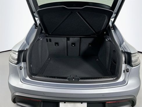 Certified 2025 Porsche Macan image 38