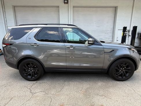 Used 2017 Land Rover Discovery SE AWD/4WD image 8