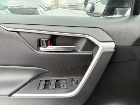 Used 2022 Toyota RAV4 XLE image 15