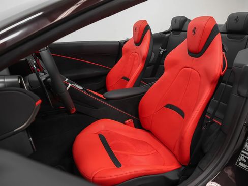 Certified 2025 Ferrari Roma Spider RWD image 3