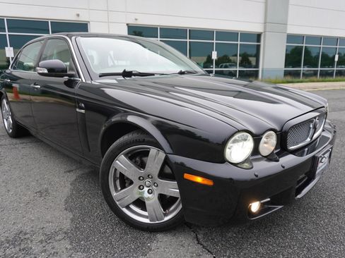 Used 2008 Jaguar XJ8 RWD image 1