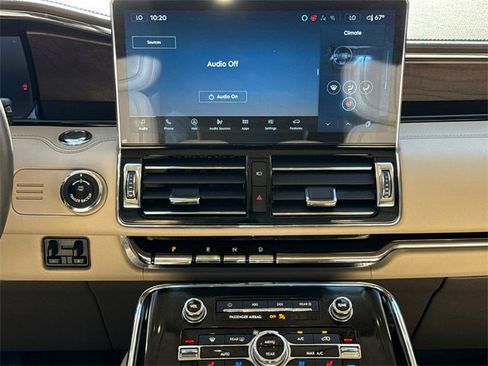 Used 2024 Lincoln Navigator Reserve image 13