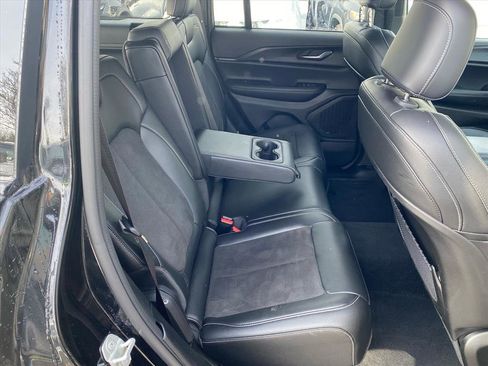 Used 2024 Jeep Grand Cherokee Altitude image 25