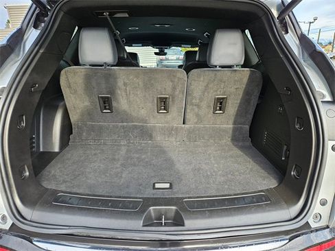 Used 2024 Buick Enclave Premium image 11