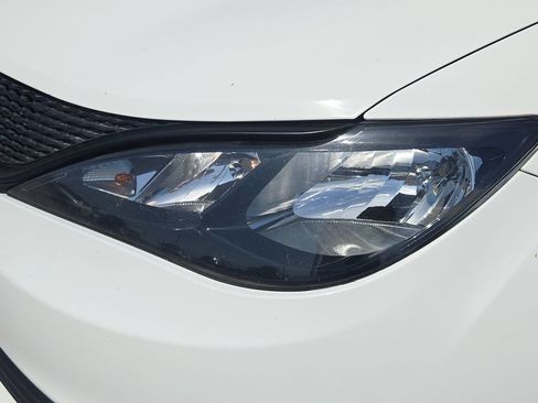 Used 2020 Chrysler Voyager L FWD image 19