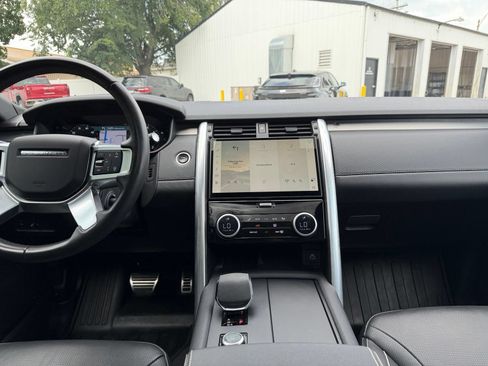 Used 2024 Land Rover Discovery Dynamic SE AWD/4WD image 19