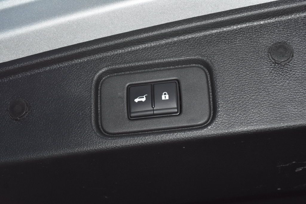 Used 2025 Nissan Pathfinder SV AWD/4WD image 33