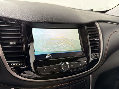 Used 2019 Chevrolet Trax LT w/ LT Convenience Package FWD image 25