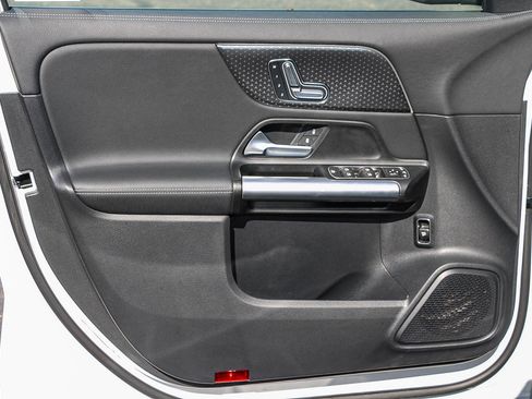 Certified 2025 Mercedes-Benz GLA 250 4MATIC image 19