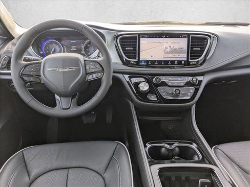 New 2026 Chrysler Pacifica Limited image 15
