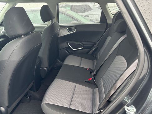Used 2025 Kia Soul LX w/ LX Technology Package FWD image 23