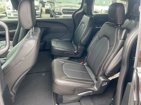 New 2026 Chrysler Pacifica Select w/ S Appearance Package image 15