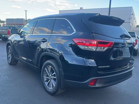 Used 2018 Toyota Highlander XLE AWD/4WD image 2