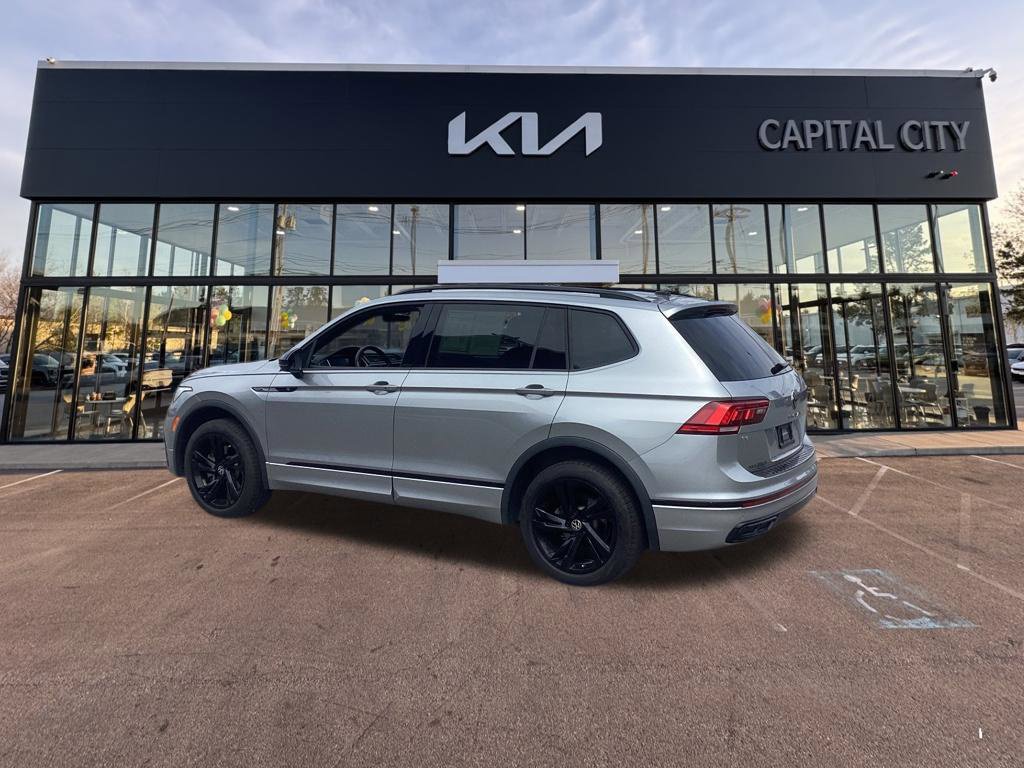 Used 2024 Volkswagen Tiguan SE R-Line AWD/4WD image 4