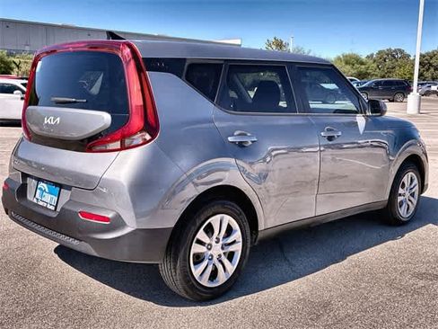 Used 2022 Kia Soul LX image 6