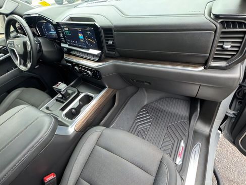 Used 2024 Chevrolet Silverado 1500 LT Trail Boss w/ Convenience Package II image 9