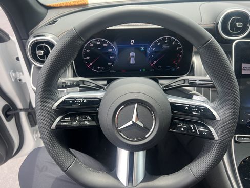 Used 2025 Mercedes-Benz GLC 300 4MATIC image 18