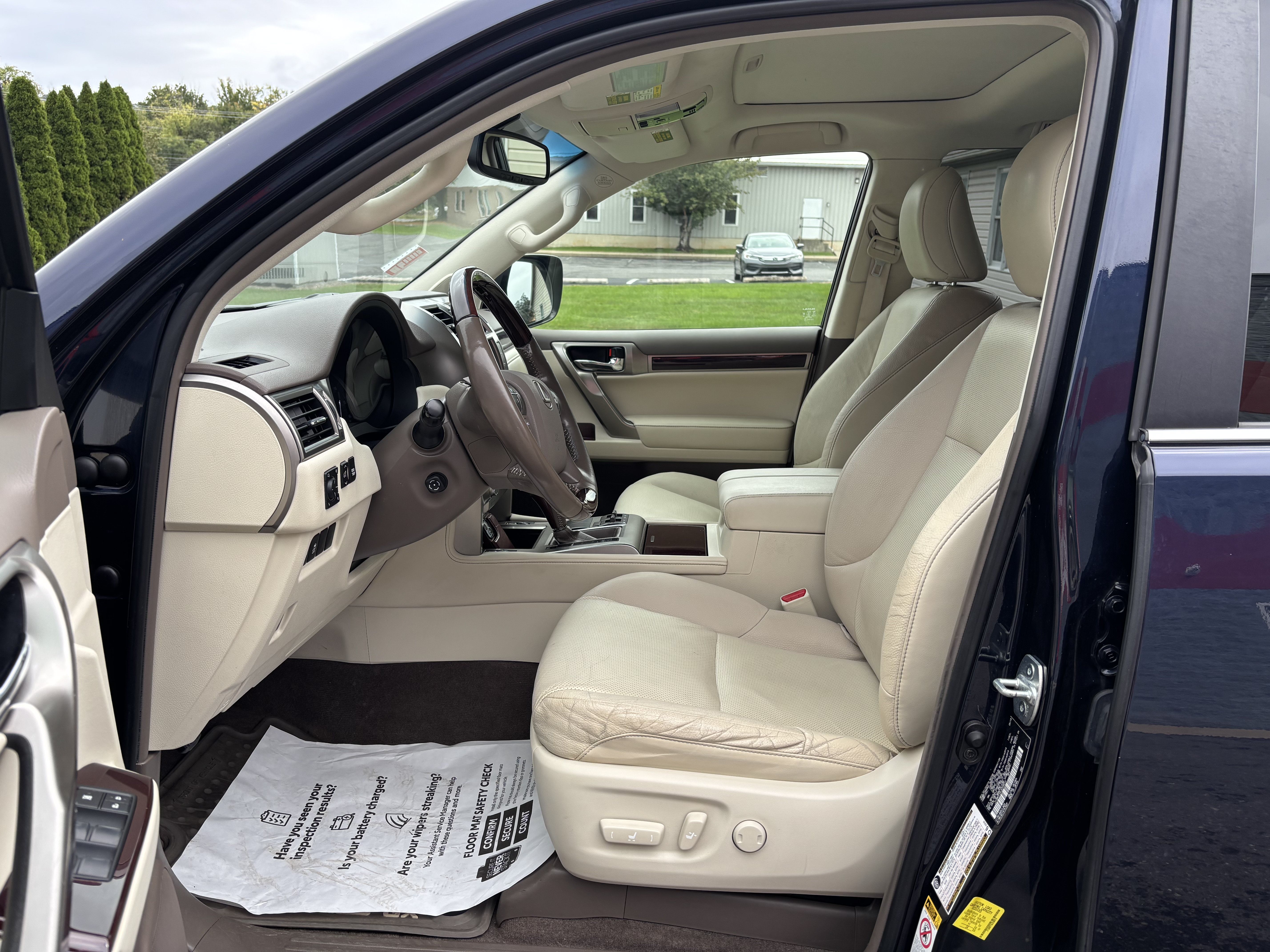 Used 2018 Lexus GX 460 Premium w/ Premium Package AWD/4WD image 13