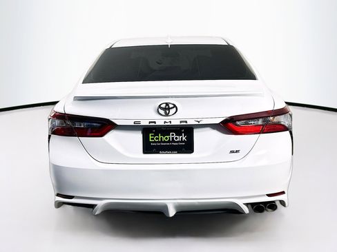 Used 2022 Toyota Camry SE image 7