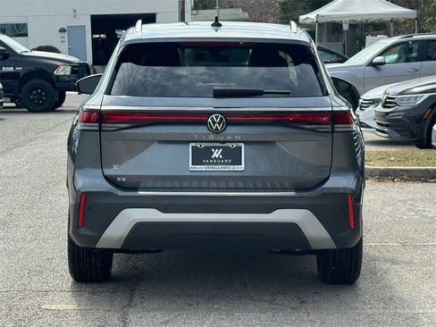 New 2026 Volkswagen Tiguan SE image 6