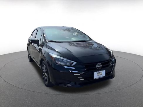 Used 2025 Nissan Versa SV image 3