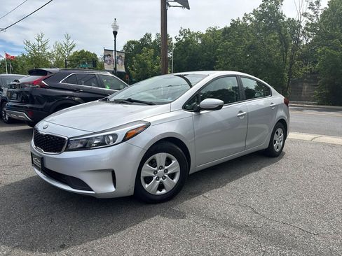 Used 2018 Kia Forte LX FWD image 3
