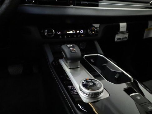 New 2025 Mitsubishi Outlander SE image 14