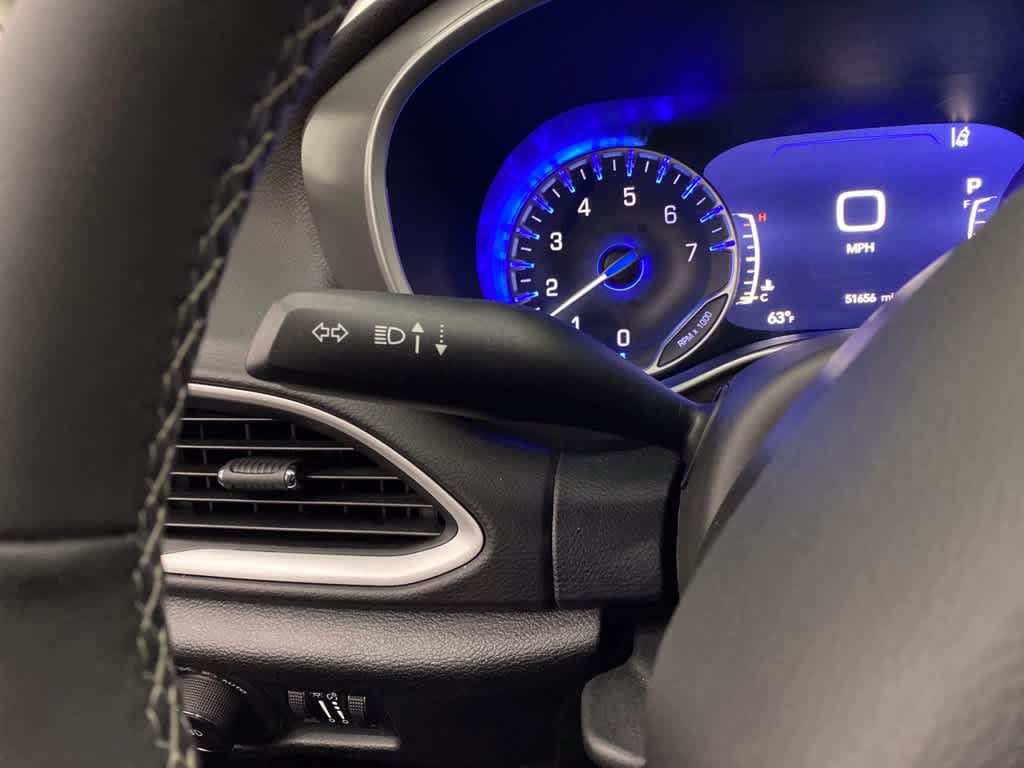 Used 2025 Chrysler Pacifica Select FWD image 22