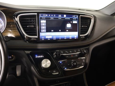 Used 2021 Chrysler Pacifica Pinnacle AWD/4WD image 5